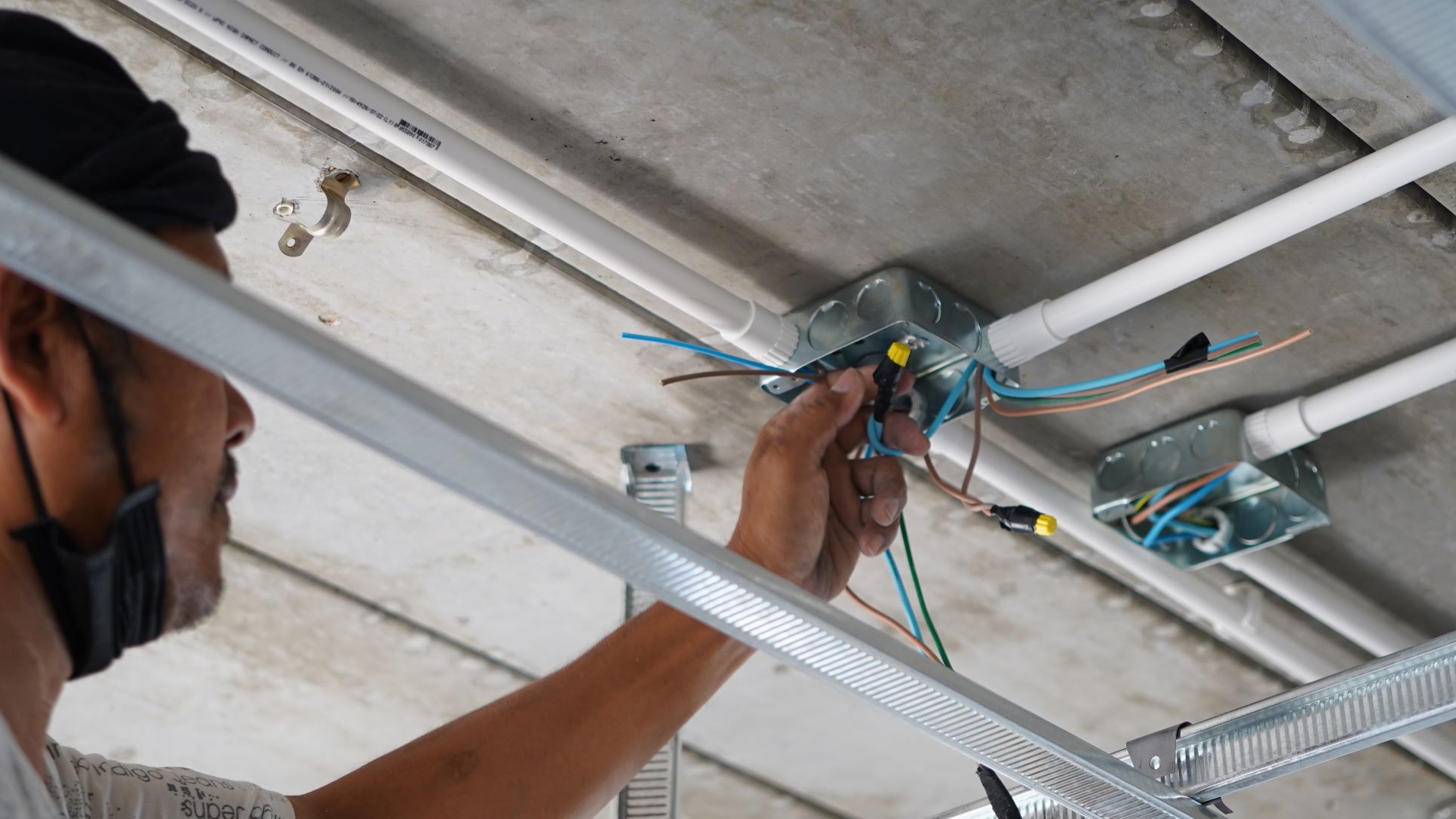 6 วิธีติดตั้งระบบไฟฟ้าภายในบ้านให้ปลอดภัย2 .JPG