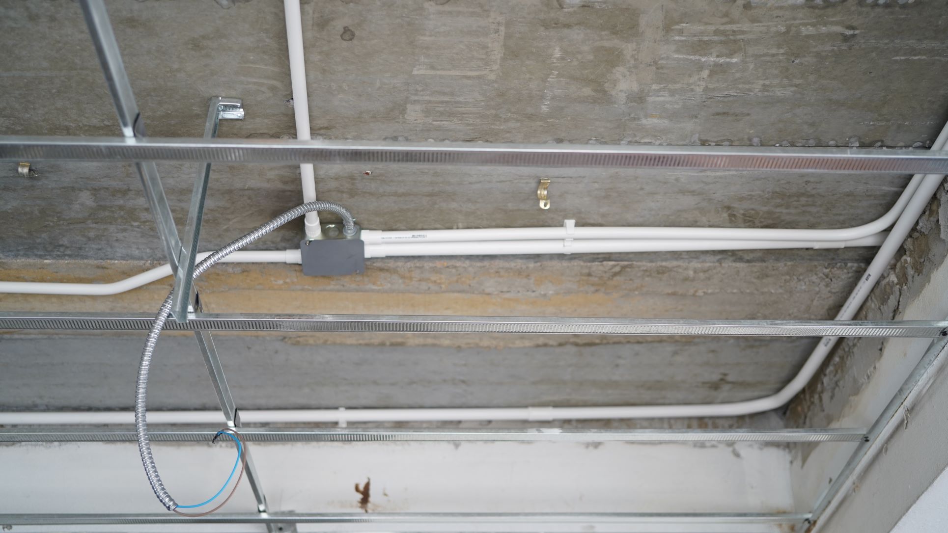 6 วิธีติดตั้งระบบไฟฟ้าภายในบ้านให้ปลอดภัย4.JPG