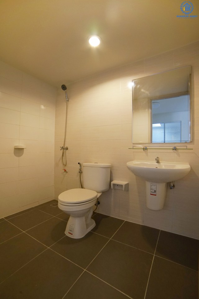 บ้านมือสองตกแต่งใหม่ โซนเมือง 2 ที่จอดรถ! หมู่บ้าน พฤกษาวิลล์ 35 ใกล้สะพานพระราม 5 (ซ.วัดสังฆทาน) หลังใหญ่ หน้ากว้าง สุดยอดทำเลทอง! เชื่อมต่อสู่ถนนนครอินทร์ และถนนราชพฤกษ์ ตัวบ้านโปร่ง พื้นที่ใช้สอยภายในที่กว้างขวาง พร้อมฟังก์ชั่น 3 ห้องนอน 2 ห้องน้ำ และครัวเคาน์เตอร์ โครงการน่าอยู่ ครบทุกความสะดวกสบาย ในราคาเบาเบา