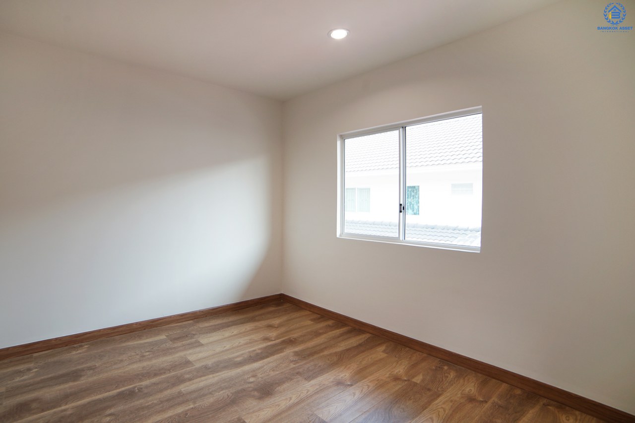 บ้านมือสองตกแต่งใหม่ โซนเมือง 2 ที่จอดรถ! หมู่บ้าน พฤกษาวิลล์ 35 ใกล้สะพานพระราม 5 (ซ.วัดสังฆทาน) หลังใหญ่ หน้ากว้าง สุดยอดทำเลทอง! เชื่อมต่อสู่ถนนนครอินทร์ และถนนราชพฤกษ์ ตัวบ้านโปร่ง พื้นที่ใช้สอยภายในที่กว้างขวาง พร้อมฟังก์ชั่น 3 ห้องนอน 2 ห้องน้ำ และครัวเคาน์เตอร์ โครงการน่าอยู่ ครบทุกความสะดวกสบาย ในราคาเบาเบา