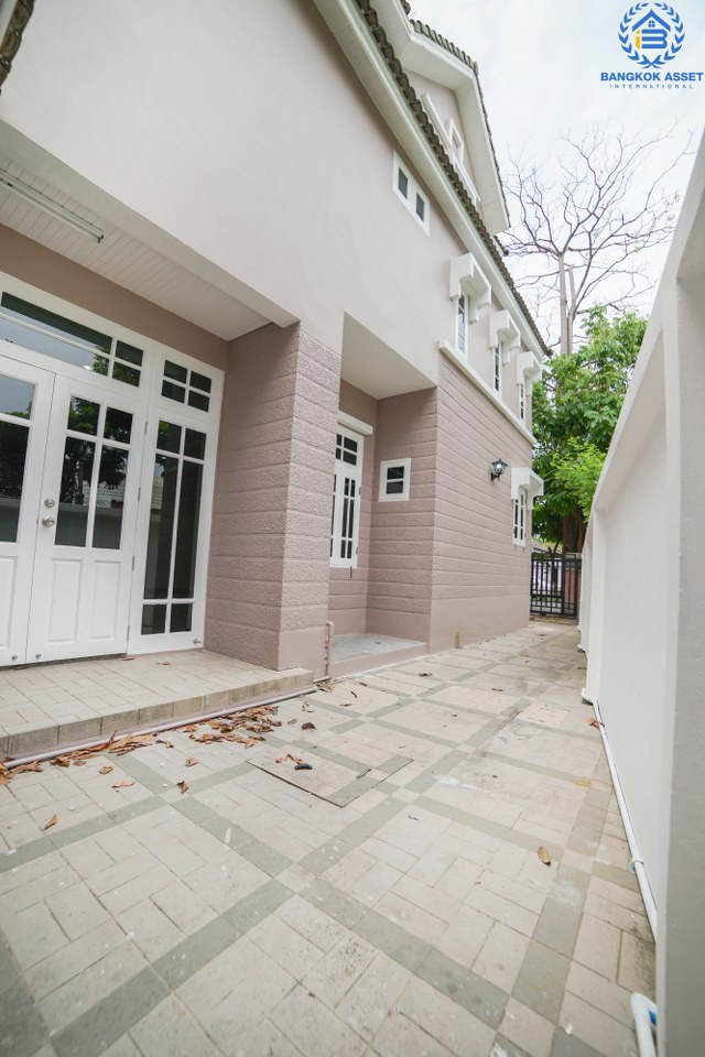 ทาวน์โฮมมือสอง 3 ชั้น ห้องมุม หมู่บ้านสายลม แจ้งวัฒนะ-ปากเกร็ด ฟังก์ชั่น 4 ห้องนอน 4 ห้องน้ำ (พื้นที่ใช้สอย 216 ตร.ม.) เหมาะอยู่อาศัย หรือ ทำออฟฟิศ บ้านสภาพสวย พร้อมอยู่ ทำเลดีสุดๆ ห่างจากถนนแจ้งวัฒนะไม่เกิน 200 เมตร ใกล้เซ็นทรัลแจ้งวัฒนะ , เมืองทองธานี  และ จุดขึ้นทางด่วนแจ้งวัฒนะ