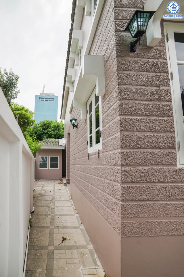 ทาวน์โฮมมือสอง 3 ชั้น ห้องมุม หมู่บ้านสายลม แจ้งวัฒนะ-ปากเกร็ด ฟังก์ชั่น 4 ห้องนอน 4 ห้องน้ำ (พื้นที่ใช้สอย 216 ตร.ม.) เหมาะอยู่อาศัย หรือ ทำออฟฟิศ บ้านสภาพสวย พร้อมอยู่ ทำเลดีสุดๆ ห่างจากถนนแจ้งวัฒนะไม่เกิน 200 เมตร ใกล้เซ็นทรัลแจ้งวัฒนะ , เมืองทองธานี  และ จุดขึ้นทางด่วนแจ้งวัฒนะ