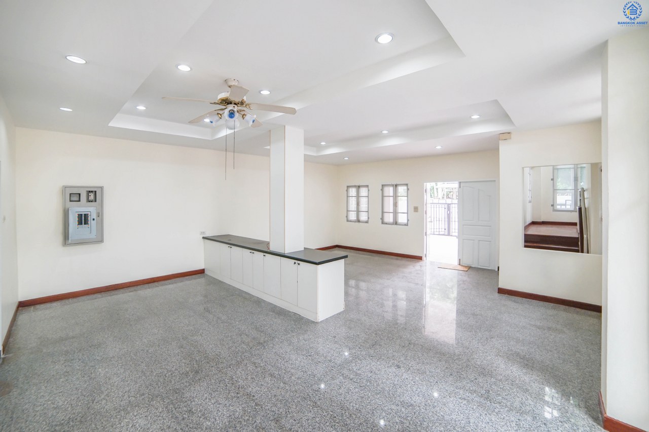 ทาวน์โฮมมือสอง 3 ชั้น ห้องมุม หมู่บ้านสายลม แจ้งวัฒนะ-ปากเกร็ด ฟังก์ชั่น 4 ห้องนอน 4 ห้องน้ำ (พื้นที่ใช้สอย 216 ตร.ม.) เหมาะอยู่อาศัย หรือ ทำออฟฟิศ บ้านสภาพสวย พร้อมอยู่ ทำเลดีสุดๆ ห่างจากถนนแจ้งวัฒนะไม่เกิน 200 เมตร ใกล้เซ็นทรัลแจ้งวัฒนะ , เมืองทองธานี  และ จุดขึ้นทางด่วนแจ้งวัฒนะ