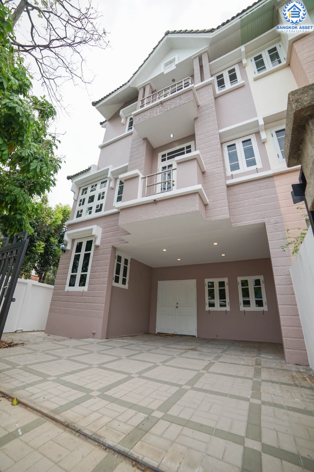 ทาวน์โฮมมือสอง 3 ชั้น ห้องมุม หมู่บ้านสายลม แจ้งวัฒนะ-ปากเกร็ด ฟังก์ชั่น 4 ห้องนอน 4 ห้องน้ำ (พื้นที่ใช้สอย 216 ตร.ม.) เหมาะอยู่อาศัย หรือ ทำออฟฟิศ บ้านสภาพสวย พร้อมอยู่ ทำเลดีสุดๆ ห่างจากถนนแจ้งวัฒนะไม่เกิน 200 เมตร ใกล้เซ็นทรัลแจ้งวัฒนะ , เมืองทองธานี  และ จุดขึ้นทางด่วนแจ้งวัฒนะ