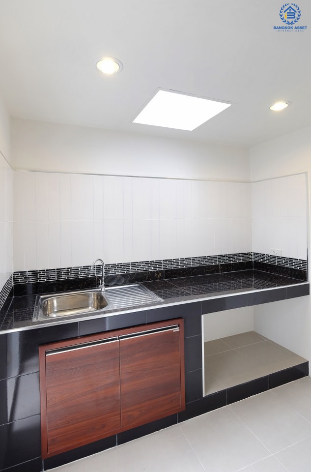 บ้านมือสองตกแต่งใหม่ หมู่บ้าน บัวทอง 2 บางใหญ่-เซ็นทรัลเวสต์เกต สุดยอดทำเลขายดี! เพียง 50 เมตร ถึงต้นสายรถไฟฟ้า "สถานีคลองบางไผ่" พร้อมอยู่ ฟังก์ชั่นครบ! อยู่ในแหล่งชุมชน พร้อมการเดินทางสุดสะดวกสบาย มีรถประจำทางผ่านหลายสาย คุ้มค่า! ราคาไม่แพง