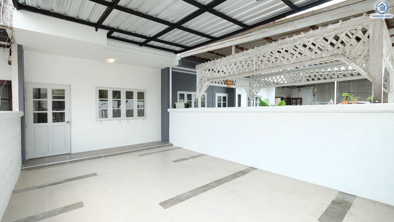 บ้านมือสองตกแต่งใหม่ หมู่บ้าน บัวทอง 2 บางใหญ่-เซ็นทรัลเวสต์เกต สุดยอดทำเลขายดี! เพียง 50 เมตร ถึงต้นสายรถไฟฟ้า "สถานีคลองบางไผ่" พร้อมอยู่ ฟังก์ชั่นครบ! อยู่ในแหล่งชุมชน พร้อมการเดินทางสุดสะดวกสบาย มีรถประจำทางผ่านหลายสาย คุ้มค่า! ราคาไม่แพง