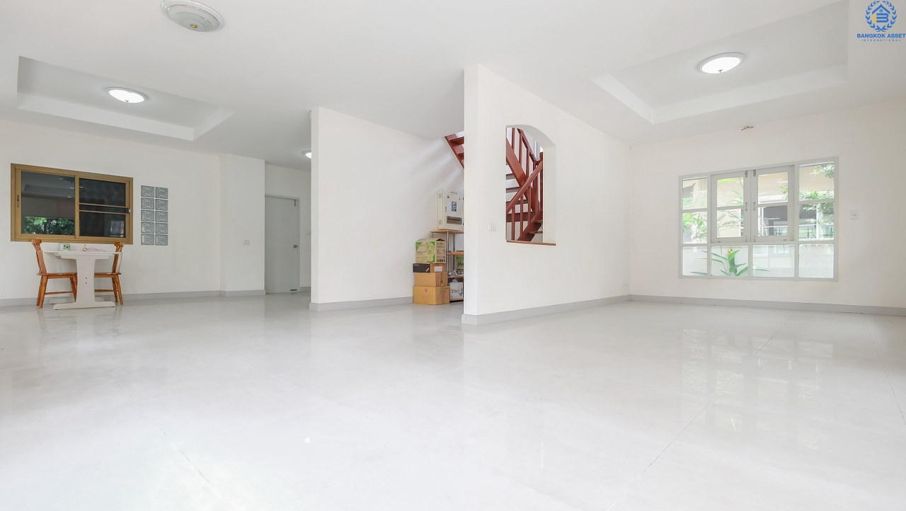 บ้านเดี่ยวนนทบุรี โซนเมือง โครงการ ชวนชื่น รัตนาธิเบศร์-แคราย เพียง 800 เมตร ถึงเซ็นทรัลรัตนาธิเบศร์ บ้านสภาพใหม่ พื้นที่ใช้สอยกว่า 250 ตร.ม. ฟังก์ชั่น 3 ห้องนอน 3 ห้องน้ำ บนทำเลเปี่ยมศักยภาพ การเดินทางสะดวกสบาย ใกล้สถานที่ราชการหลายแห่ง รถไฟฟ้า "สถานีบางกระสอ" และจุดขึ้นทางด่วนงามวงศ์วาน สุดคุ้มบ้านใหม่ไม่เคยเข้าอยู่