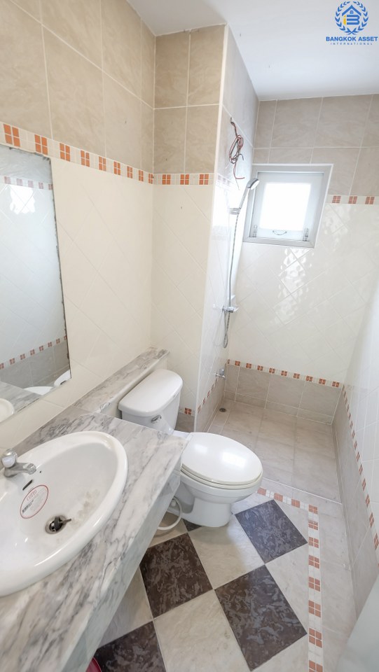 บ้านเดี่ยวนนทบุรี โซนเมือง โครงการ ชวนชื่น รัตนาธิเบศร์-แคราย เพียง 800 เมตร ถึงเซ็นทรัลรัตนาธิเบศร์ บ้านสภาพใหม่ พื้นที่ใช้สอยกว่า 250 ตร.ม. ฟังก์ชั่น 3 ห้องนอน 3 ห้องน้ำ บนทำเลเปี่ยมศักยภาพ การเดินทางสะดวกสบาย ใกล้สถานที่ราชการหลายแห่ง รถไฟฟ้า "สถานีบางกระสอ" และจุดขึ้นทางด่วนงามวงศ์วาน สุดคุ้มบ้านใหม่ไม่เคยเข้าอยู่