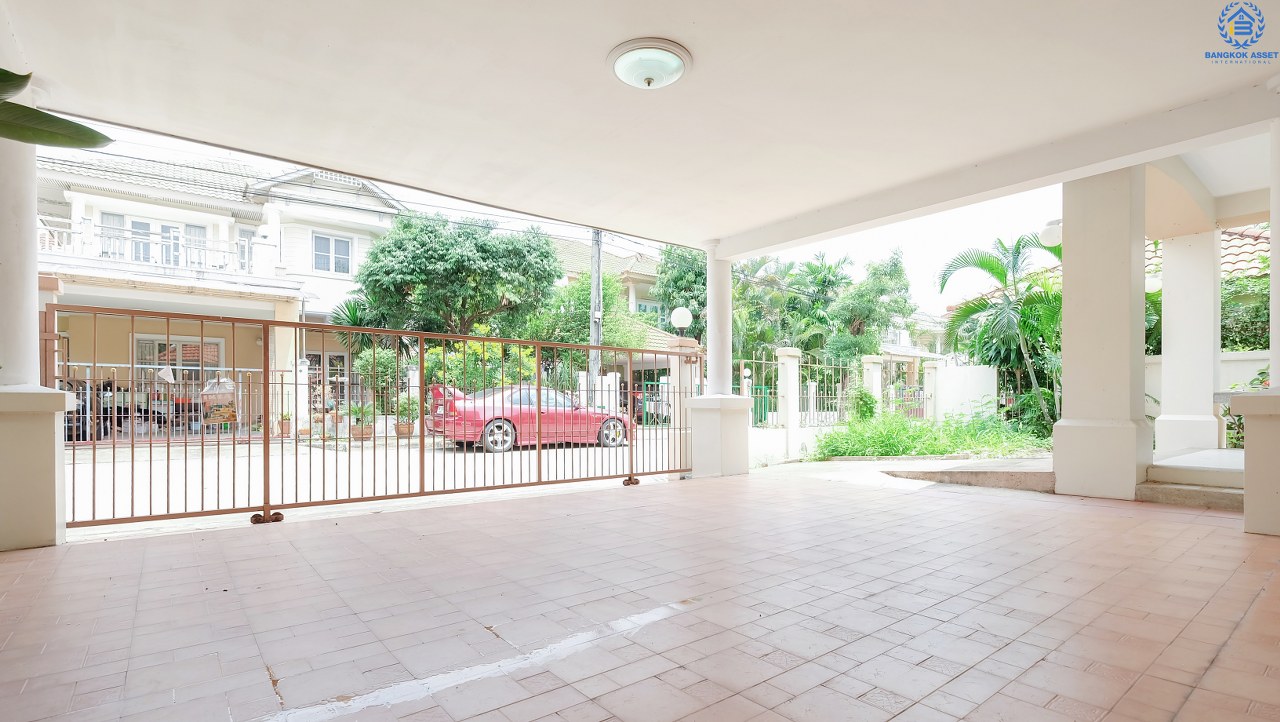 บ้านเดี่ยวนนทบุรี โซนเมือง โครงการ ชวนชื่น รัตนาธิเบศร์-แคราย เพียง 800 เมตร ถึงเซ็นทรัลรัตนาธิเบศร์ บ้านสภาพใหม่ พื้นที่ใช้สอยกว่า 250 ตร.ม. ฟังก์ชั่น 3 ห้องนอน 3 ห้องน้ำ บนทำเลเปี่ยมศักยภาพ การเดินทางสะดวกสบาย ใกล้สถานที่ราชการหลายแห่ง รถไฟฟ้า "สถานีบางกระสอ" และจุดขึ้นทางด่วนงามวงศ์วาน สุดคุ้มบ้านใหม่ไม่เคยเข้าอยู่