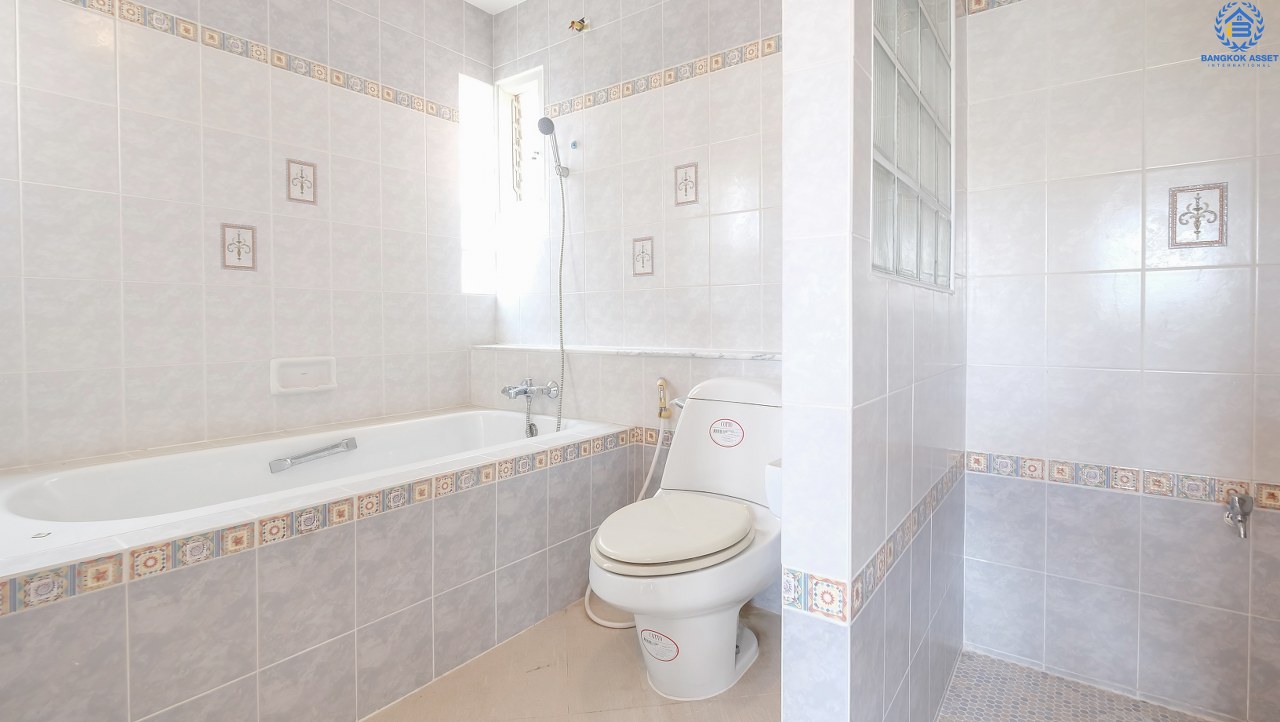 บ้านเดี่ยวนนทบุรี โซนเมือง โครงการ ชวนชื่น รัตนาธิเบศร์-แคราย เพียง 800 เมตร ถึงเซ็นทรัลรัตนาธิเบศร์ บ้านสภาพใหม่ พื้นที่ใช้สอยกว่า 250 ตร.ม. ฟังก์ชั่น 3 ห้องนอน 3 ห้องน้ำ บนทำเลเปี่ยมศักยภาพ การเดินทางสะดวกสบาย ใกล้สถานที่ราชการหลายแห่ง รถไฟฟ้า "สถานีบางกระสอ" และจุดขึ้นทางด่วนงามวงศ์วาน สุดคุ้มบ้านใหม่ไม่เคยเข้าอยู่