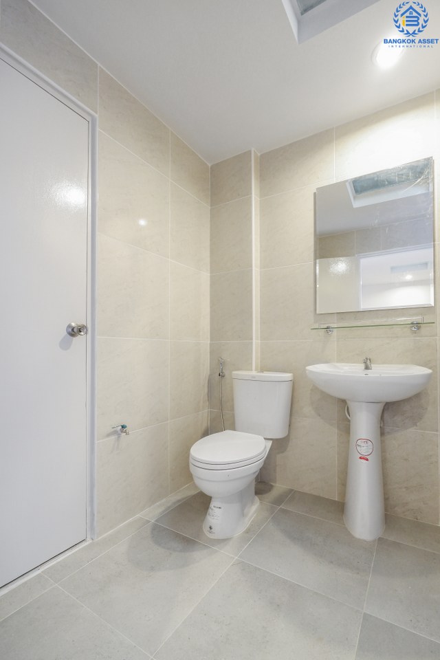 บ้านมือสอง บ้านตกแต่งใหม่ 3 ห้องนอน ห้องริม! ม.อักษรา เพียง 5 นาทีถึงถ.ราชพฤกษ์ ตัวบ้านโปร่ง (หน้ากว้าง 6 เมตร) มาพร้อมเนื้อที่ด้านข้างสไตล์บ้านริม ฟังก์ชั่นจัดเต็ม ต่อเติมเคาน์เตอร์ครัว บนสุดยอดทำเล! เข้า-ออกได้ 2 เส้นทาง ใกล้รถไฟฟ้าสถานี "บางพลู" จองเลย...คุ้มมาก!