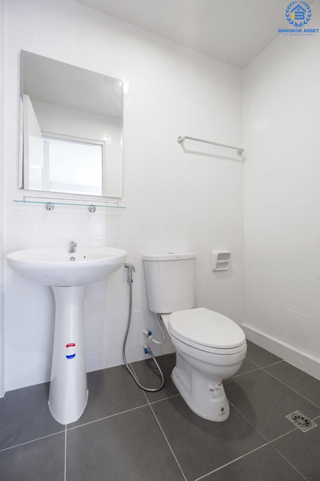 บ้านมือสอง บ้านตกแต่งใหม่ 3 ห้องนอน ห้องริม! ม.อักษรา เพียง 5 นาทีถึงถ.ราชพฤกษ์ ตัวบ้านโปร่ง (หน้ากว้าง 6 เมตร) มาพร้อมเนื้อที่ด้านข้างสไตล์บ้านริม ฟังก์ชั่นจัดเต็ม ต่อเติมเคาน์เตอร์ครัว บนสุดยอดทำเล! เข้า-ออกได้ 2 เส้นทาง ใกล้รถไฟฟ้าสถานี "บางพลู" จองเลย...คุ้มมาก!