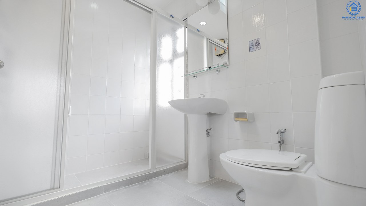 บ้านมือสองตกแต่งใหม่ ห้องริม! ม.อักษรา เพียง 5 นาทีถึงถนนราชพฤกษ์ ใช้ชีวิตอิสระไปกับบ้าน 3 ห้องนอน เนื้อที่ 34.2 ตารางวา มีพื้นที่ด้านข้าง บนทำเลศักยภาพ เข้า-ออกได้ 2 เส้นทาง ตอบทุกโจทย์ของชีวิตคนเมือง ใกล้เซ็นทรัลเวสท์เกต และรถไฟฟ้าสถานี "บางพลู" มาพร้อมกับราคาที่คุณไม่ควรพลาด!