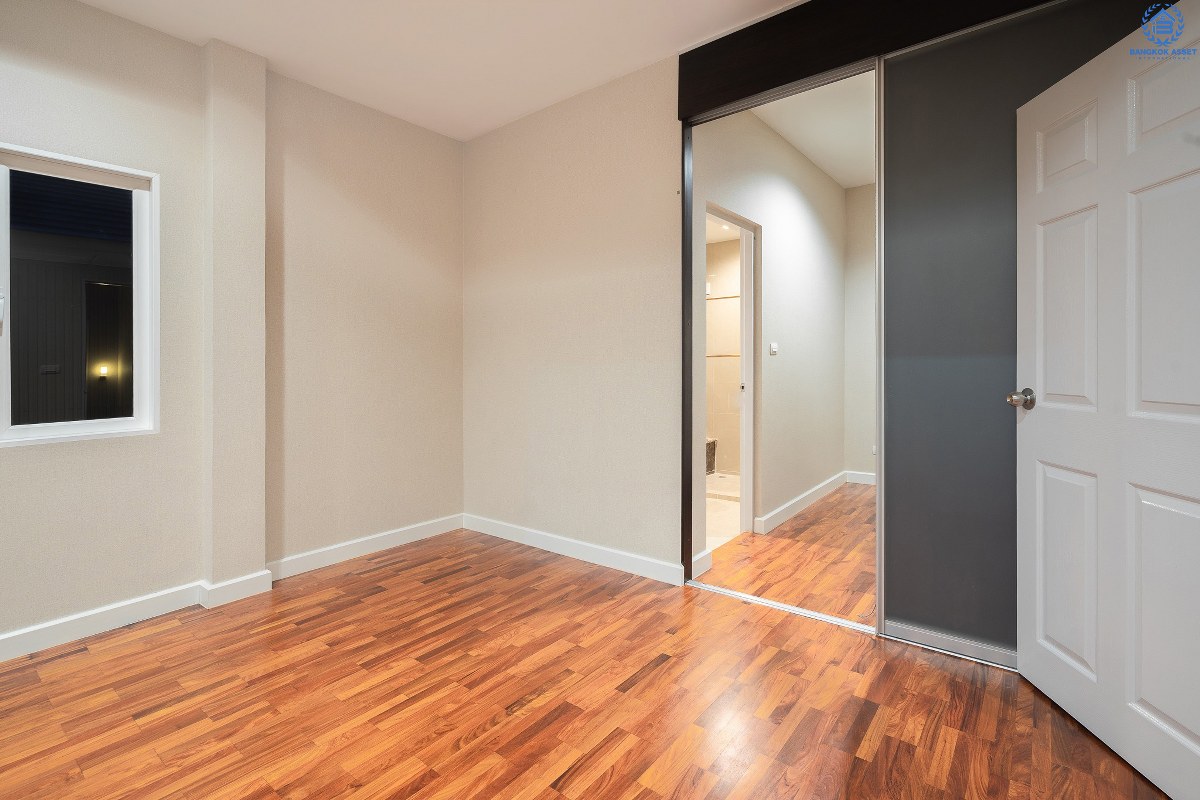 บ้านเดี่ยวทำเลใจกลางเมือง โครงการ เศรษฐสิริ งามวงศ์วาน-ประชาชื่น (ตรงข้าม ม.ธุรกิจบัณฑิตย์) ที่สุดของความพิเศษ !! บ้านหลังใหญ่ เนื้อที่ 62.7 ตร.ว. ฟังก์ชั่น 3 ห้องนอน 3 ห้องน้ำ 2 ที่จอดรถ พื้นที่ใช้สอยเกือบ 200 ตร.ม. หน้าโครงการติดถนนประชาชื่น เชื่อมต่อถนนหลายสาย ใกล้เดอะมอลล์ฯ และจุดขึ้นทางด่วนงามวงศ์วาน เริ่มต้นชีวิตพร้อมสังคมคุณภาพ ...เปิดจองแล้ววันนี้