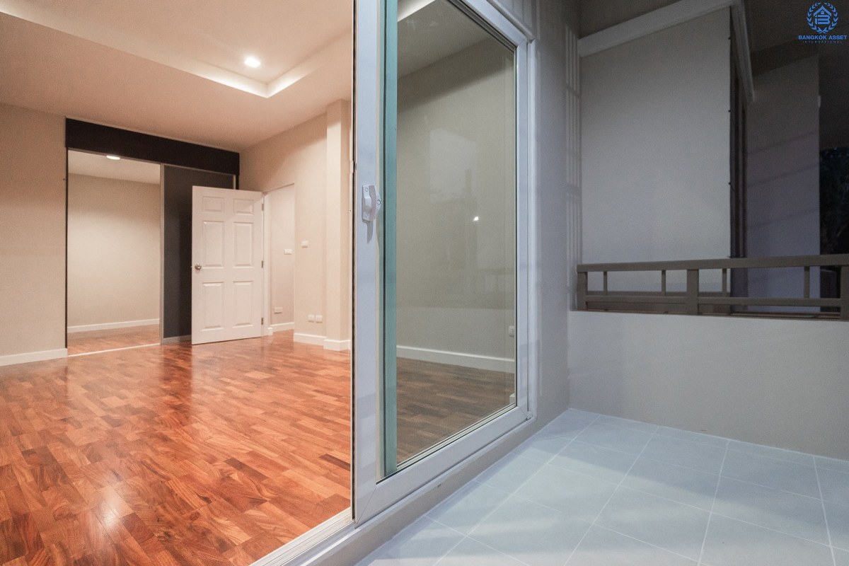 บ้านเดี่ยวทำเลใจกลางเมือง โครงการ เศรษฐสิริ งามวงศ์วาน-ประชาชื่น (ตรงข้าม ม.ธุรกิจบัณฑิตย์) ที่สุดของความพิเศษ !! บ้านหลังใหญ่ เนื้อที่ 62.7 ตร.ว. ฟังก์ชั่น 3 ห้องนอน 3 ห้องน้ำ 2 ที่จอดรถ พื้นที่ใช้สอยเกือบ 200 ตร.ม. หน้าโครงการติดถนนประชาชื่น เชื่อมต่อถนนหลายสาย ใกล้เดอะมอลล์ฯ และจุดขึ้นทางด่วนงามวงศ์วาน เริ่มต้นชีวิตพร้อมสังคมคุณภาพ ...เปิดจองแล้ววันนี้