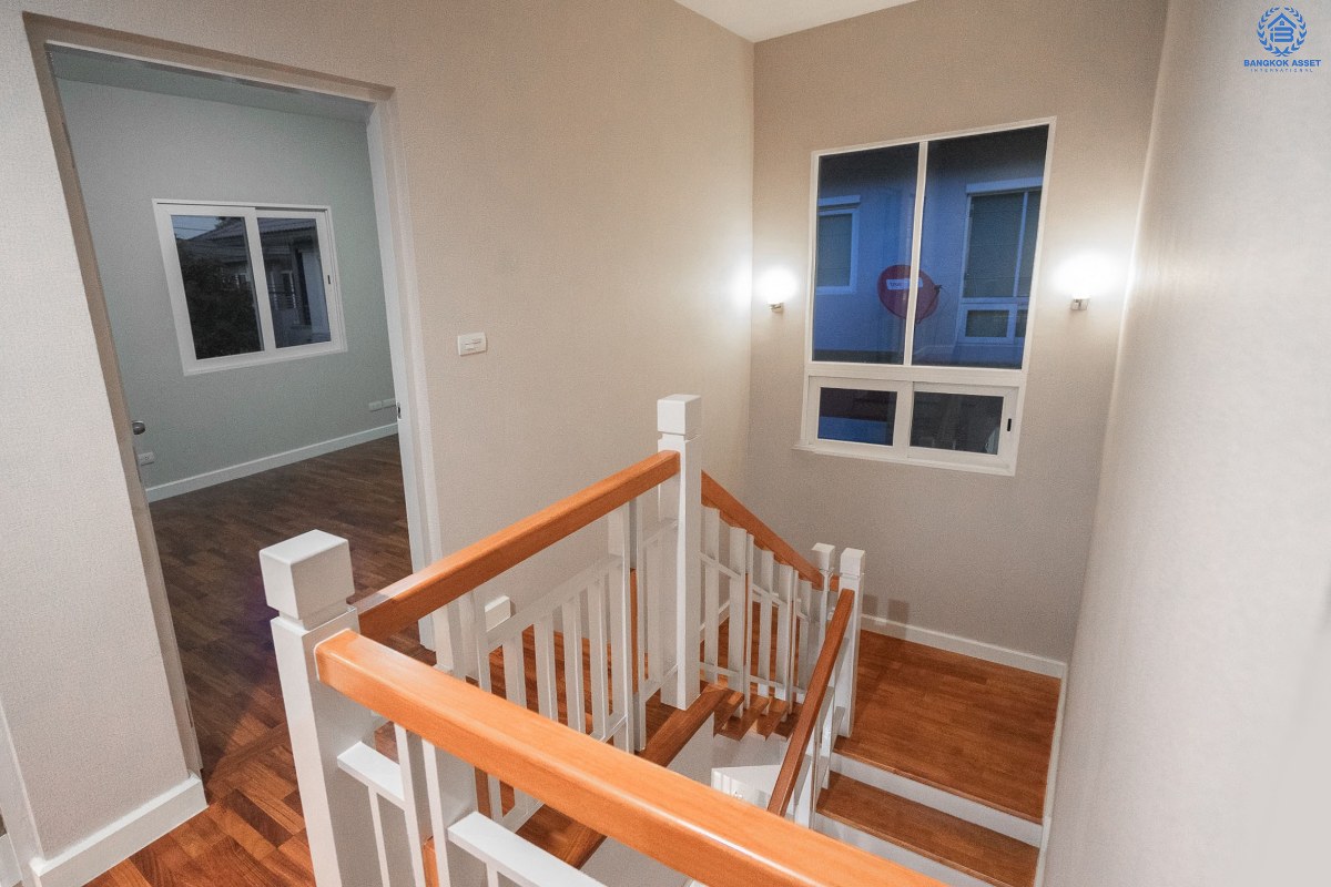 บ้านเดี่ยวทำเลใจกลางเมือง โครงการ เศรษฐสิริ งามวงศ์วาน-ประชาชื่น (ตรงข้าม ม.ธุรกิจบัณฑิตย์) ที่สุดของความพิเศษ !! บ้านหลังใหญ่ เนื้อที่ 62.7 ตร.ว. ฟังก์ชั่น 3 ห้องนอน 3 ห้องน้ำ 2 ที่จอดรถ พื้นที่ใช้สอยเกือบ 200 ตร.ม. หน้าโครงการติดถนนประชาชื่น เชื่อมต่อถนนหลายสาย ใกล้เดอะมอลล์ฯ และจุดขึ้นทางด่วนงามวงศ์วาน เริ่มต้นชีวิตพร้อมสังคมคุณภาพ ...เปิดจองแล้ววันนี้