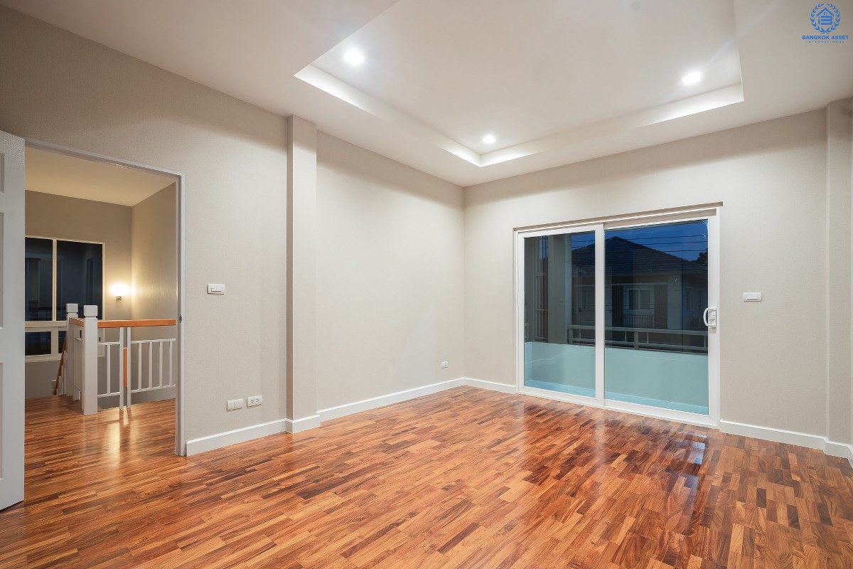 บ้านเดี่ยวทำเลใจกลางเมือง โครงการ เศรษฐสิริ งามวงศ์วาน-ประชาชื่น (ตรงข้าม ม.ธุรกิจบัณฑิตย์) ที่สุดของความพิเศษ !! บ้านหลังใหญ่ เนื้อที่ 62.7 ตร.ว. ฟังก์ชั่น 3 ห้องนอน 3 ห้องน้ำ 2 ที่จอดรถ พื้นที่ใช้สอยเกือบ 200 ตร.ม. หน้าโครงการติดถนนประชาชื่น เชื่อมต่อถนนหลายสาย ใกล้เดอะมอลล์ฯ และจุดขึ้นทางด่วนงามวงศ์วาน เริ่มต้นชีวิตพร้อมสังคมคุณภาพ ...เปิดจองแล้ววันนี้