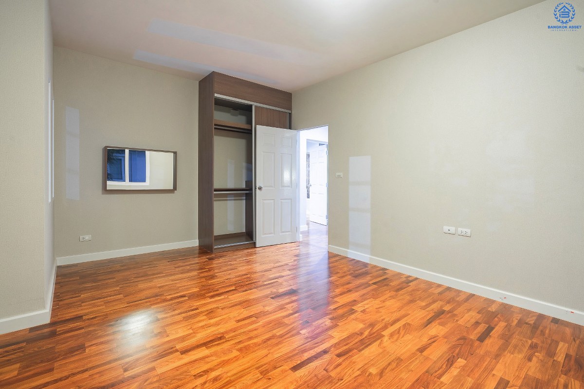 บ้านเดี่ยวทำเลใจกลางเมือง โครงการ เศรษฐสิริ งามวงศ์วาน-ประชาชื่น (ตรงข้าม ม.ธุรกิจบัณฑิตย์) ที่สุดของความพิเศษ !! บ้านหลังใหญ่ เนื้อที่ 62.7 ตร.ว. ฟังก์ชั่น 3 ห้องนอน 3 ห้องน้ำ 2 ที่จอดรถ พื้นที่ใช้สอยเกือบ 200 ตร.ม. หน้าโครงการติดถนนประชาชื่น เชื่อมต่อถนนหลายสาย ใกล้เดอะมอลล์ฯ และจุดขึ้นทางด่วนงามวงศ์วาน เริ่มต้นชีวิตพร้อมสังคมคุณภาพ ...เปิดจองแล้ววันนี้