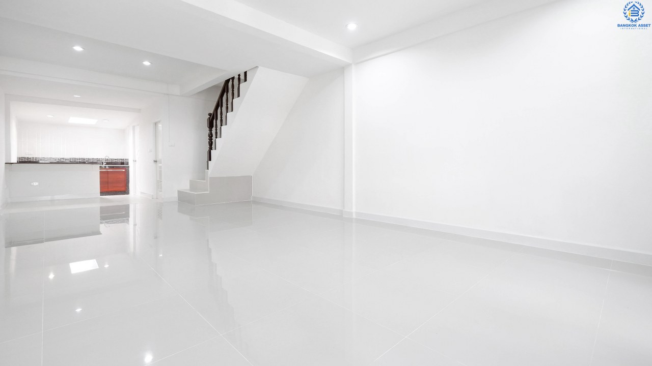 บ้านมือสองตกแต่งใหม่ เพ็ญรัตนา รัตนาธิเบศร์-แคราย (ซ.รัตนาธิเบศร์22) ทาวน์เฮ้าส์ดีไซน์โดดเด่น ฟังก์ชั่นสุดคุ้ม! บนสุดยอดทำเลเพียง 5 นาที ถึงทางด่วน "งามวงศ์วาน" เข้า-ออกได้ 3 เส้นทาง เพียง 400 เมตรถึงรถไฟฟ้า “สถานีบางกระสอ”ใกล้สถานที่ราชการ และห้างสรรพสินค้าชั้นนำมากมาย