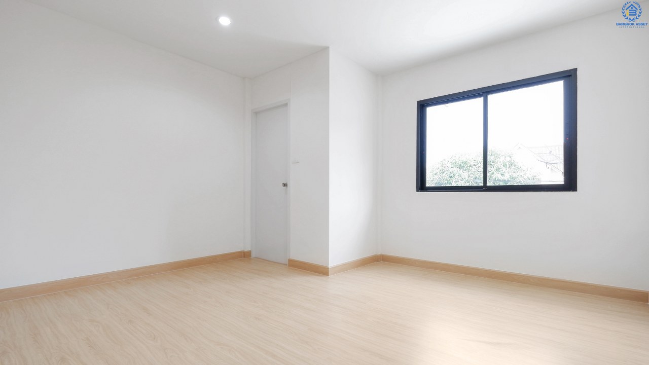 บ้านมือสองตกแต่งใหม่ เพ็ญรัตนา รัตนาธิเบศร์-แคราย (ซ.รัตนาธิเบศร์22) ทาวน์เฮ้าส์ดีไซน์โดดเด่น ฟังก์ชั่นสุดคุ้ม! บนสุดยอดทำเลเพียง 5 นาที ถึงทางด่วน "งามวงศ์วาน" เข้า-ออกได้ 3 เส้นทาง เพียง 400 เมตรถึงรถไฟฟ้า “สถานีบางกระสอ”ใกล้สถานที่ราชการ และห้างสรรพสินค้าชั้นนำมากมาย