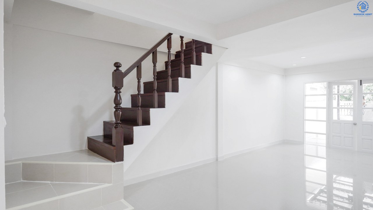 บ้านมือสองตกแต่งใหม่ เพ็ญรัตนา รัตนาธิเบศร์-แคราย (ซ.รัตนาธิเบศร์22) ทาวน์เฮ้าส์ดีไซน์โดดเด่น ฟังก์ชั่นสุดคุ้ม! บนสุดยอดทำเลเพียง 5 นาที ถึงทางด่วน "งามวงศ์วาน" เข้า-ออกได้ 3 เส้นทาง เพียง 400 เมตรถึงรถไฟฟ้า “สถานีบางกระสอ”ใกล้สถานที่ราชการ และห้างสรรพสินค้าชั้นนำมากมาย