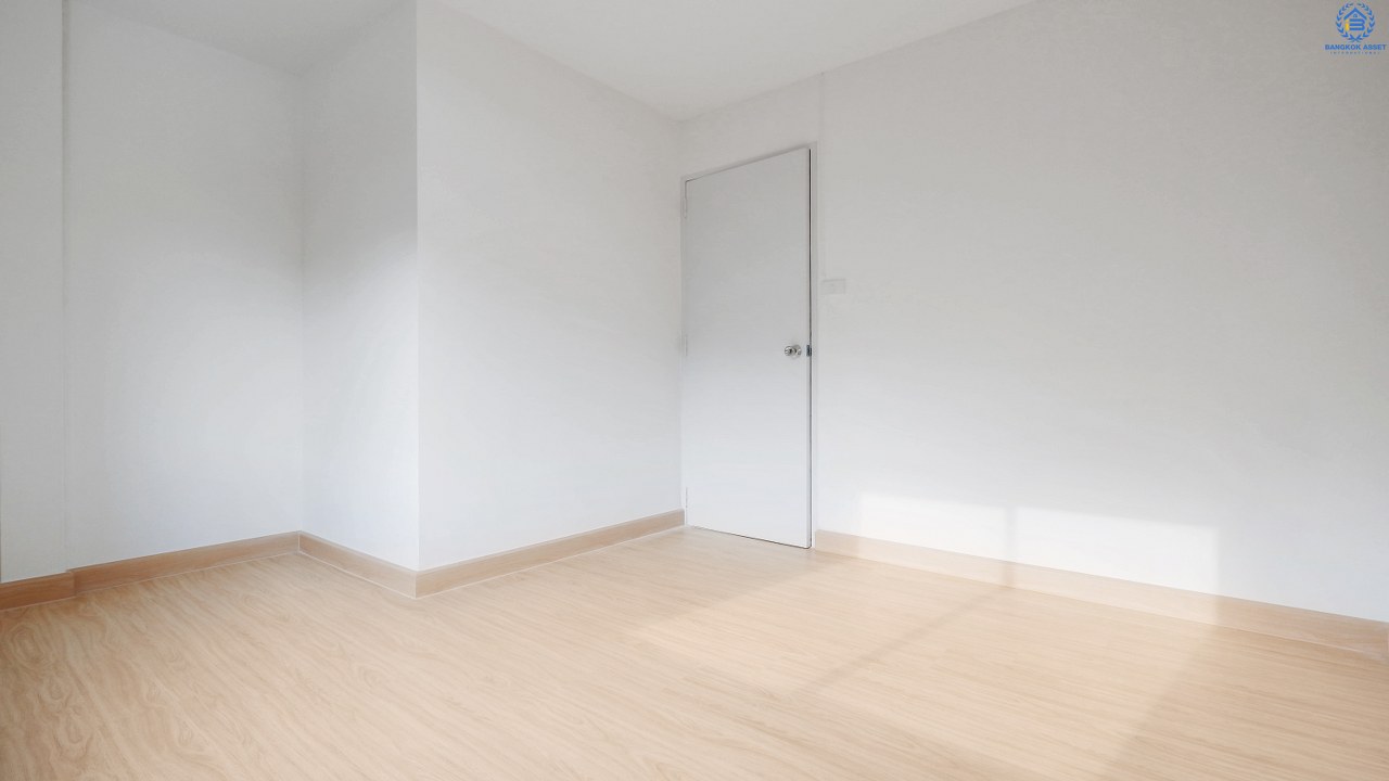 บ้านมือสองตกแต่งใหม่ เพ็ญรัตนา รัตนาธิเบศร์-แคราย (ซ.รัตนาธิเบศร์22) ทาวน์เฮ้าส์ดีไซน์โดดเด่น ฟังก์ชั่นสุดคุ้ม! บนสุดยอดทำเลเพียง 5 นาที ถึงทางด่วน "งามวงศ์วาน" เข้า-ออกได้ 3 เส้นทาง เพียง 400 เมตรถึงรถไฟฟ้า “สถานีบางกระสอ”ใกล้สถานที่ราชการ และห้างสรรพสินค้าชั้นนำมากมาย