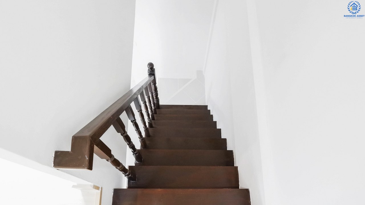 บ้านมือสองตกแต่งใหม่ เพ็ญรัตนา รัตนาธิเบศร์-แคราย (ซ.รัตนาธิเบศร์22) ทาวน์เฮ้าส์ดีไซน์โดดเด่น ฟังก์ชั่นสุดคุ้ม! บนสุดยอดทำเลเพียง 5 นาที ถึงทางด่วน "งามวงศ์วาน" เข้า-ออกได้ 3 เส้นทาง เพียง 400 เมตรถึงรถไฟฟ้า “สถานีบางกระสอ”ใกล้สถานที่ราชการ และห้างสรรพสินค้าชั้นนำมากมาย