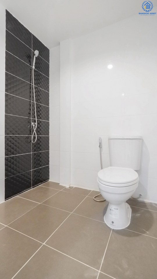 บ้านมือสองตกแต่งใหม่ เพ็ญรัตนา รัตนาธิเบศร์-แคราย (ซ.รัตนาธิเบศร์22) ทาวน์เฮ้าส์ดีไซน์โดดเด่น ฟังก์ชั่นสุดคุ้ม! บนสุดยอดทำเลเพียง 5 นาที ถึงทางด่วน "งามวงศ์วาน" เข้า-ออกได้ 3 เส้นทาง เพียง 400 เมตรถึงรถไฟฟ้า “สถานีบางกระสอ”ใกล้สถานที่ราชการ และห้างสรรพสินค้าชั้นนำมากมาย