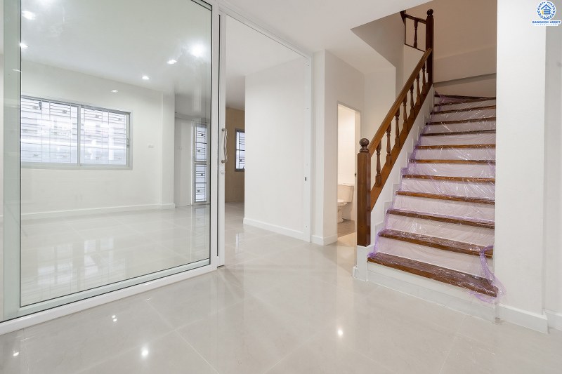 ทาวน์เฮ้าส์มือสองนนทบุรี ม.เจ้าพระยา ราชพฤกษ์-บางกรวยไทรน้อย (หน้ากว้าง 6 เมตร) คุ้ม ครบ จัดเต็มให้ที่สุด!! กับบ้านพร้อมอยู่ ดีไซน์ตอบโจทย์คนรุ่นใหม่ เนื้อที่ 21 ตร.ว. ฟังก์ชั่น 3ห้องนอน 2ห้องน้ำ บนทำเลโซนเมือง! เชื่อมต่อทุกความสะดวก หน้าโครงการติดตลาดเจ้าพระยา เพียง 10 นาทีถึงรถไฟฟ้าสถานี "บางพลู"