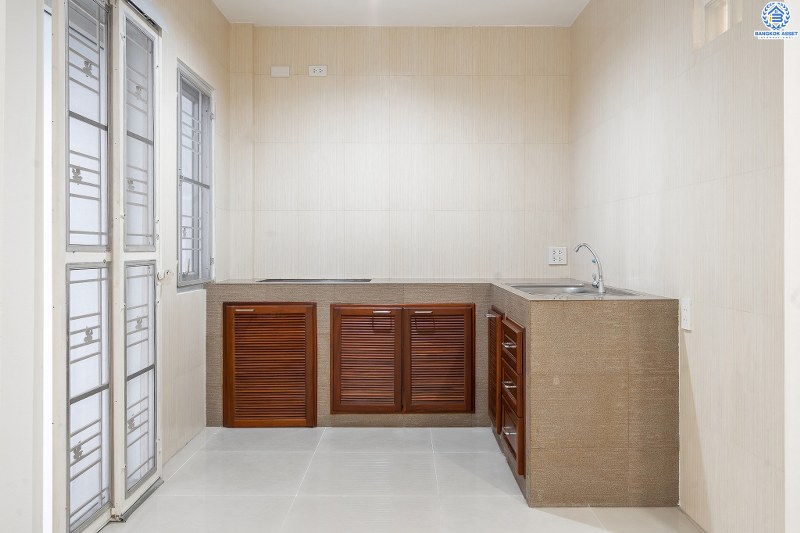 ทาวน์เฮ้าส์มือสองนนทบุรี ม.เจ้าพระยา ราชพฤกษ์-บางกรวยไทรน้อย (หน้ากว้าง 6 เมตร) คุ้ม ครบ จัดเต็มให้ที่สุด!! กับบ้านพร้อมอยู่ ดีไซน์ตอบโจทย์คนรุ่นใหม่ เนื้อที่ 21 ตร.ว. ฟังก์ชั่น 3ห้องนอน 2ห้องน้ำ บนทำเลโซนเมือง! เชื่อมต่อทุกความสะดวก หน้าโครงการติดตลาดเจ้าพระยา เพียง 10 นาทีถึงรถไฟฟ้าสถานี "บางพลู"