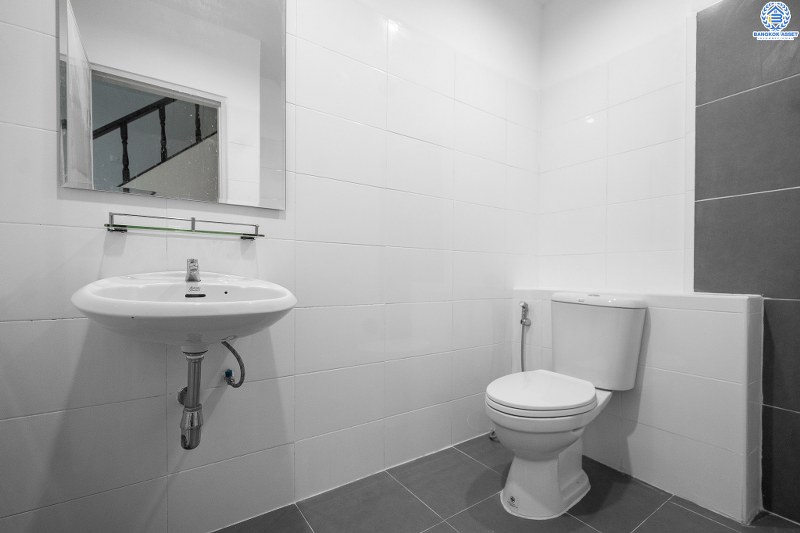 ทาวน์เฮ้าส์มือสองนนทบุรี ม.เจ้าพระยา ราชพฤกษ์-บางกรวยไทรน้อย (หน้ากว้าง 6 เมตร) คุ้ม ครบ จัดเต็มให้ที่สุด!! กับบ้านพร้อมอยู่ ดีไซน์ตอบโจทย์คนรุ่นใหม่ เนื้อที่ 21 ตร.ว. ฟังก์ชั่น 3ห้องนอน 2ห้องน้ำ บนทำเลโซนเมือง! เชื่อมต่อทุกความสะดวก หน้าโครงการติดตลาดเจ้าพระยา เพียง 10 นาทีถึงรถไฟฟ้าสถานี "บางพลู"