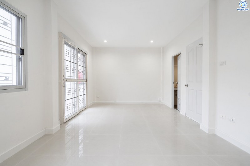 ทาวน์เฮ้าส์มือสองนนทบุรี ม.เจ้าพระยา ราชพฤกษ์-บางกรวยไทรน้อย (หน้ากว้าง 6 เมตร) คุ้ม ครบ จัดเต็มให้ที่สุด!! กับบ้านพร้อมอยู่ ดีไซน์ตอบโจทย์คนรุ่นใหม่ เนื้อที่ 21 ตร.ว. ฟังก์ชั่น 3ห้องนอน 2ห้องน้ำ บนทำเลโซนเมือง! เชื่อมต่อทุกความสะดวก หน้าโครงการติดตลาดเจ้าพระยา เพียง 10 นาทีถึงรถไฟฟ้าสถานี "บางพลู"