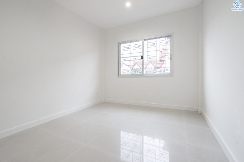 ทาวน์เฮ้าส์มือสองนนทบุรี ม.เจ้าพระยา ราชพฤกษ์-บางกรวยไทรน้อย (หน้ากว้าง 6 เมตร) คุ้ม ครบ จัดเต็มให้ที่สุด!! กับบ้านพร้อมอยู่ ดีไซน์ตอบโจทย์คนรุ่นใหม่ เนื้อที่ 21 ตร.ว. ฟังก์ชั่น 3ห้องนอน 2ห้องน้ำ บนทำเลโซนเมือง! เชื่อมต่อทุกความสะดวก หน้าโครงการติดตลาดเจ้าพระยา เพียง 10 นาทีถึงรถไฟฟ้าสถานี "บางพลู"