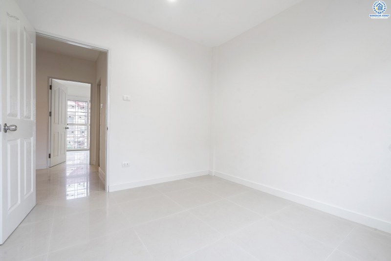 ทาวน์เฮ้าส์มือสองนนทบุรี ม.เจ้าพระยา ราชพฤกษ์-บางกรวยไทรน้อย (หน้ากว้าง 6 เมตร) คุ้ม ครบ จัดเต็มให้ที่สุด!! กับบ้านพร้อมอยู่ ดีไซน์ตอบโจทย์คนรุ่นใหม่ เนื้อที่ 21 ตร.ว. ฟังก์ชั่น 3ห้องนอน 2ห้องน้ำ บนทำเลโซนเมือง! เชื่อมต่อทุกความสะดวก หน้าโครงการติดตลาดเจ้าพระยา เพียง 10 นาทีถึงรถไฟฟ้าสถานี "บางพลู"