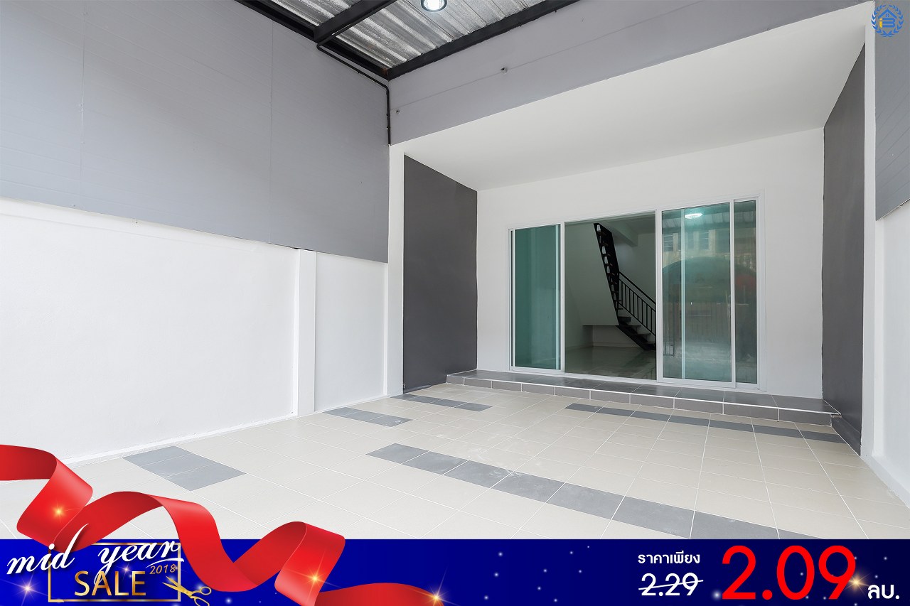 ทาวน์เฮ้าส์มือสองตกแต่งใหม่ ม.เพชรเกษม2 บางแค-พุทธมณฑลสาย2 บ้านตกแต่งพร้อมอยู่ ดีไซน์โมเดิร์น ฟังก์ชั่นจัดเต็ม! บนสุดยอดทำเล สามารถเข้า-ออกได้ 2 เส้นทาง หน้าโครงการติดถนนใหญ่ ใกล้เดอะมอลล์บางแค และรถไฟฟ้าสถานี "หลักสอง" เพียง 5 นาที* เปิดจองแล้ววันนี้!