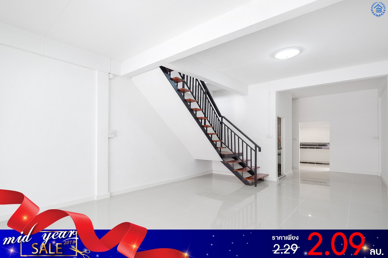 ทาวน์เฮ้าส์มือสองตกแต่งใหม่ ม.เพชรเกษม2 บางแค-พุทธมณฑลสาย2 บ้านตกแต่งพร้อมอยู่ ดีไซน์โมเดิร์น ฟังก์ชั่นจัดเต็ม! บนสุดยอดทำเล สามารถเข้า-ออกได้ 2 เส้นทาง หน้าโครงการติดถนนใหญ่ ใกล้เดอะมอลล์บางแค และรถไฟฟ้าสถานี "หลักสอง" เพียง 5 นาที* เปิดจองแล้ววันนี้!