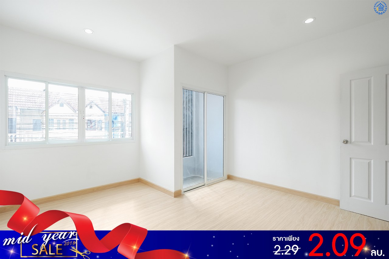 ทาวน์เฮ้าส์มือสองตกแต่งใหม่ ม.เพชรเกษม2 บางแค-พุทธมณฑลสาย2 บ้านตกแต่งพร้อมอยู่ ดีไซน์โมเดิร์น ฟังก์ชั่นจัดเต็ม! บนสุดยอดทำเล สามารถเข้า-ออกได้ 2 เส้นทาง หน้าโครงการติดถนนใหญ่ ใกล้เดอะมอลล์บางแค และรถไฟฟ้าสถานี "หลักสอง" เพียง 5 นาที* เปิดจองแล้ววันนี้!