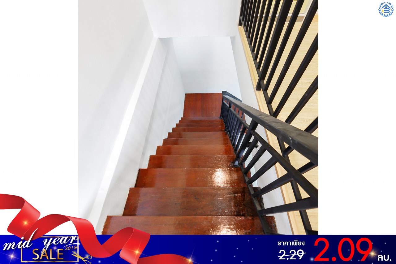 ทาวน์เฮ้าส์มือสองตกแต่งใหม่ ม.เพชรเกษม2 บางแค-พุทธมณฑลสาย2 บ้านตกแต่งพร้อมอยู่ ดีไซน์โมเดิร์น ฟังก์ชั่นจัดเต็ม! บนสุดยอดทำเล สามารถเข้า-ออกได้ 2 เส้นทาง หน้าโครงการติดถนนใหญ่ ใกล้เดอะมอลล์บางแค และรถไฟฟ้าสถานี "หลักสอง" เพียง 5 นาที* เปิดจองแล้ววันนี้!