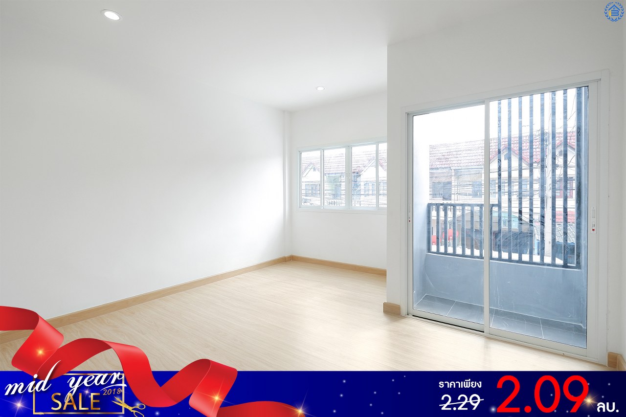 ทาวน์เฮ้าส์มือสองตกแต่งใหม่ ม.เพชรเกษม2 บางแค-พุทธมณฑลสาย2 บ้านตกแต่งพร้อมอยู่ ดีไซน์โมเดิร์น ฟังก์ชั่นจัดเต็ม! บนสุดยอดทำเล สามารถเข้า-ออกได้ 2 เส้นทาง หน้าโครงการติดถนนใหญ่ ใกล้เดอะมอลล์บางแค และรถไฟฟ้าสถานี "หลักสอง" เพียง 5 นาที* เปิดจองแล้ววันนี้!