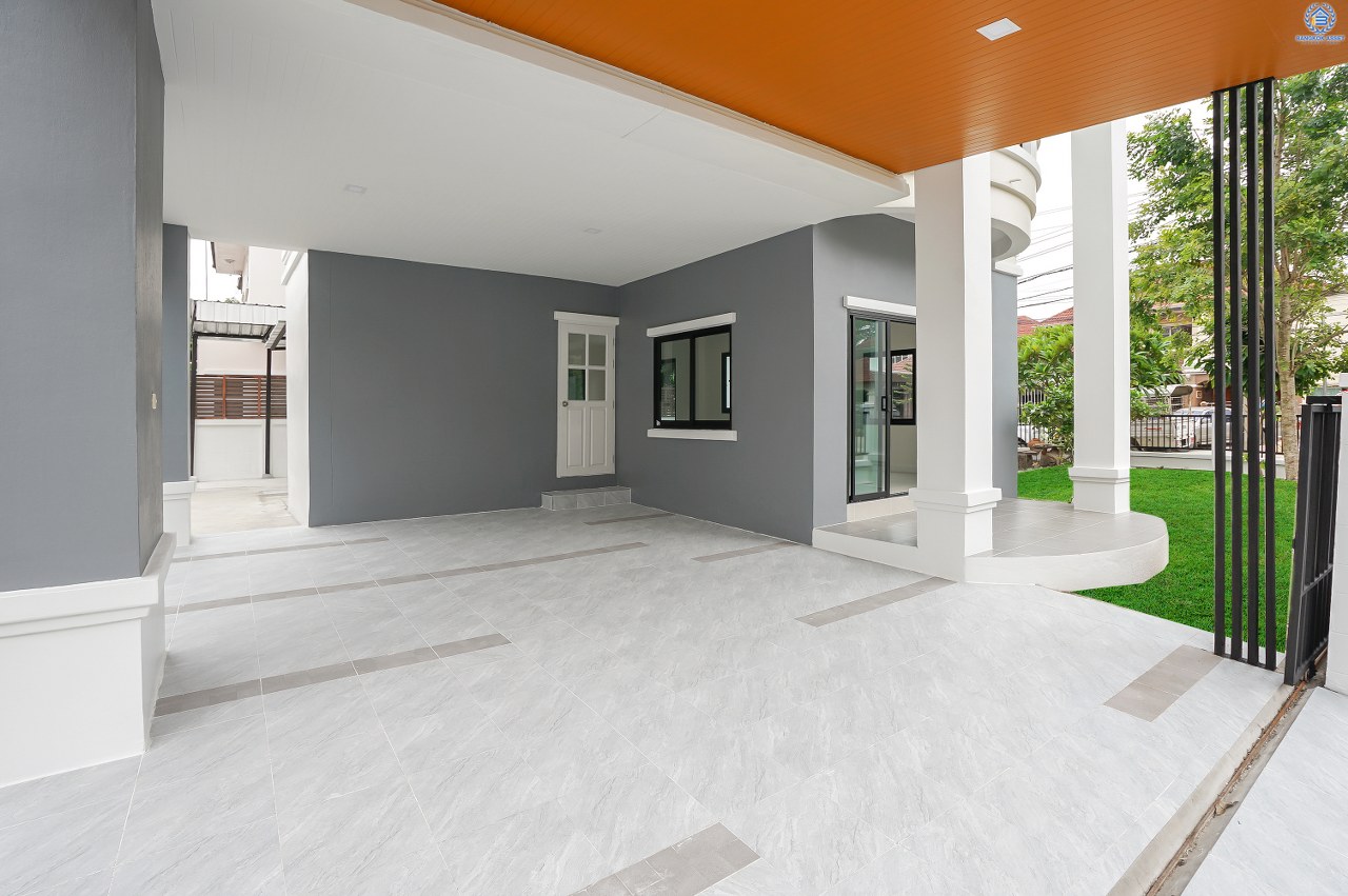 บ้านมือสอง  ตกแต่งใหม่ ห้องมุม! ถนนเมน ม.ลภาวัน 9 ชัยพฤกษ์-ปากเกร็ด พบความสุขที่กว้างขึ้น บนเนื้อที่ 80.7 ตร.ว. ฟังก์ชั่น 3 ห้องนอน 2 ห้องน้ำ  กว้างกว่า ใหญ่กว่า มีพื้นที่เหลือ! บนทำเลศักยภาพ เข้า-ออกได้ 2 เส้นทาง เพียง 500 ม. ถึงถนนชัยพฤกษ์  เพียง 10 นาทีถึงเซ็นทรัลแจ้งวัฒนะ