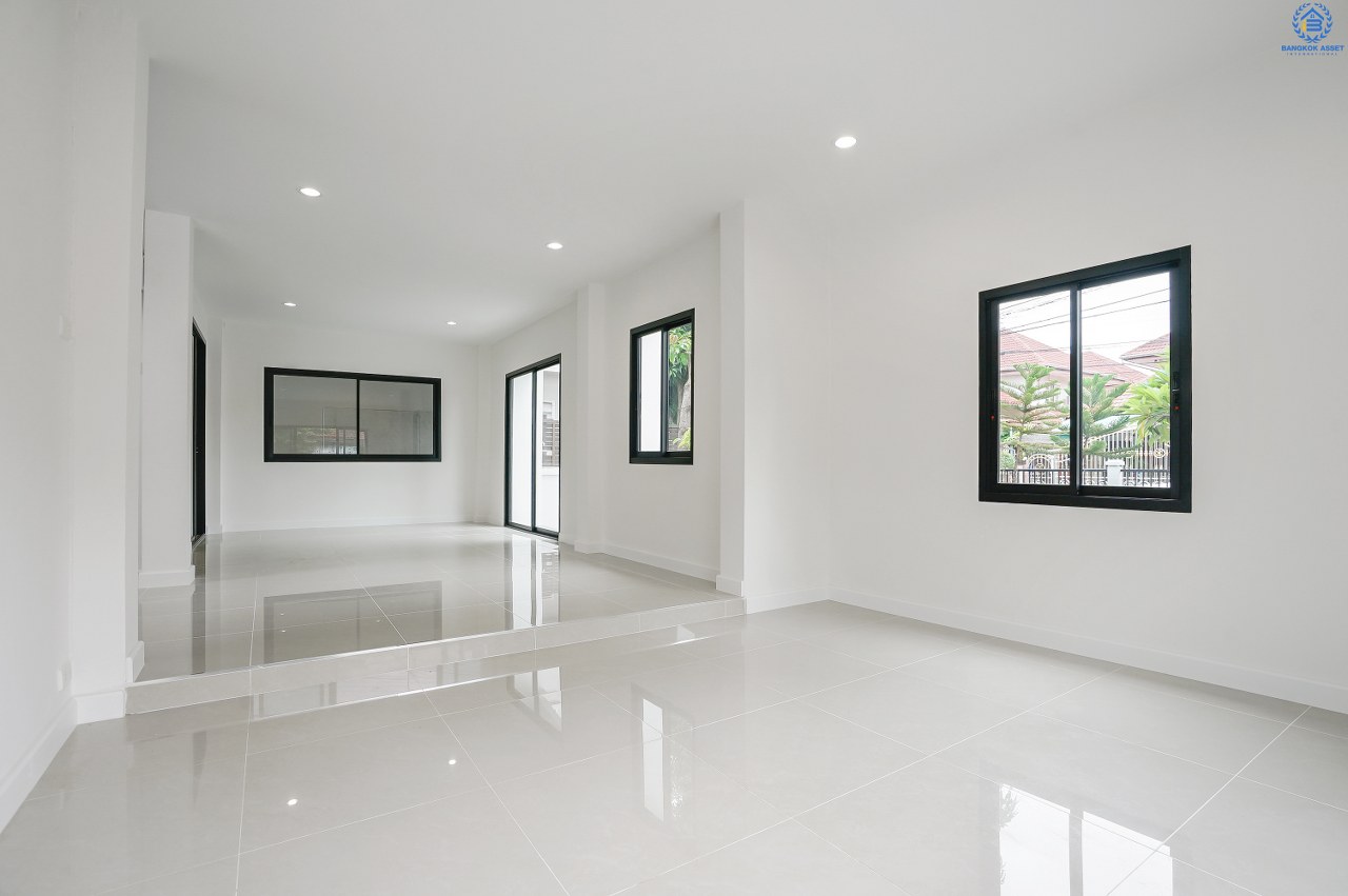 บ้านมือสอง  ตกแต่งใหม่ ห้องมุม! ถนนเมน ม.ลภาวัน 9 ชัยพฤกษ์-ปากเกร็ด พบความสุขที่กว้างขึ้น บนเนื้อที่ 80.7 ตร.ว. ฟังก์ชั่น 3 ห้องนอน 2 ห้องน้ำ  กว้างกว่า ใหญ่กว่า มีพื้นที่เหลือ! บนทำเลศักยภาพ เข้า-ออกได้ 2 เส้นทาง เพียง 500 ม. ถึงถนนชัยพฤกษ์  เพียง 10 นาทีถึงเซ็นทรัลแจ้งวัฒนะ