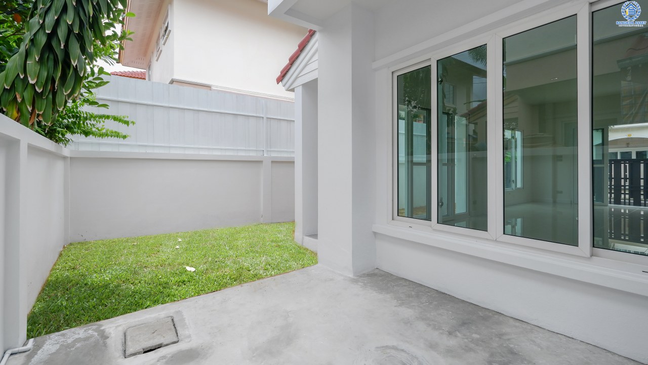 บ้านมือสองตกแต่งใหม่ ม.รุ่งอรุณเพลส วงแหวน-ปิ่นเกล้า ซ.วัดส้มเกลี้ยง (หน้ากว้าง 8 เมตร) เชื่อมต่อทุกการเดินทาง เพียง 10 นาที! ถึงถนนกาญจนาภิเษก สุดคุ้ม! ตกแต่งใหม่ หลังใหญ่ 3 ห้องนอน 3 ห้องน้ำ พื้นที่กว้าง ครบทุกฟังก์ชั่นในหลังเดียว แต่ราคาเบาเบา...ใกล้จุดขึ้นทางด่วน "ศรีรัช"