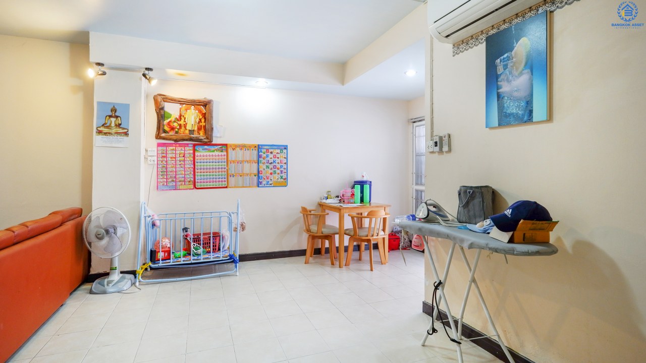 ทาวน์เฮ้าส์มือสองนนทบุรี ราคาไม่ถึง 2 ล้าน! ม.พฤกษา 39 บางใหญ่-เซ็นทรัลเวสต์เกต (ซ.แก้วอินทร์) บ้านสวย พร้อมอยู่ ฟังก์ชั่นครบครัน 3 ห้องนอน 2 ห้องน้ำ+แอร์ 2 เครื่อง บนทำเลสุดสะดวก เดินทางง่าย เพียง 10 นาที ถึงเซ็นทรัลเวสต์เกต ใกล้รถไฟฟ้าสถานี "ตลาดบางใหญ่" และจุดขึ้นทางด่วน "ศรีรัช"