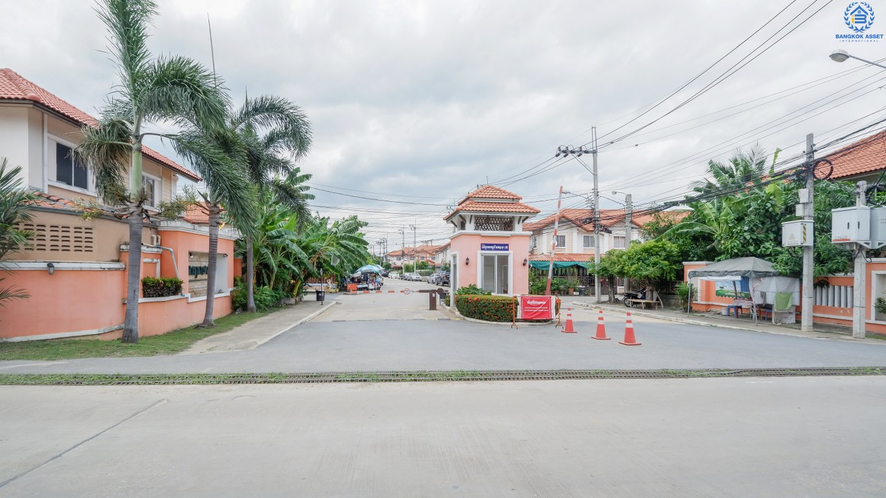 ทาวน์เฮ้าส์มือสองนนทบุรี ราคาไม่ถึง 2 ล้าน! ม.พฤกษา 39 บางใหญ่-เซ็นทรัลเวสต์เกต (ซ.แก้วอินทร์) บ้านสวย พร้อมอยู่ ฟังก์ชั่นครบครัน 3 ห้องนอน 2 ห้องน้ำ+แอร์ 2 เครื่อง บนทำเลสุดสะดวก เดินทางง่าย เพียง 10 นาที ถึงเซ็นทรัลเวสต์เกต ใกล้รถไฟฟ้าสถานี "ตลาดบางใหญ่" และจุดขึ้นทางด่วน "ศรีรัช"