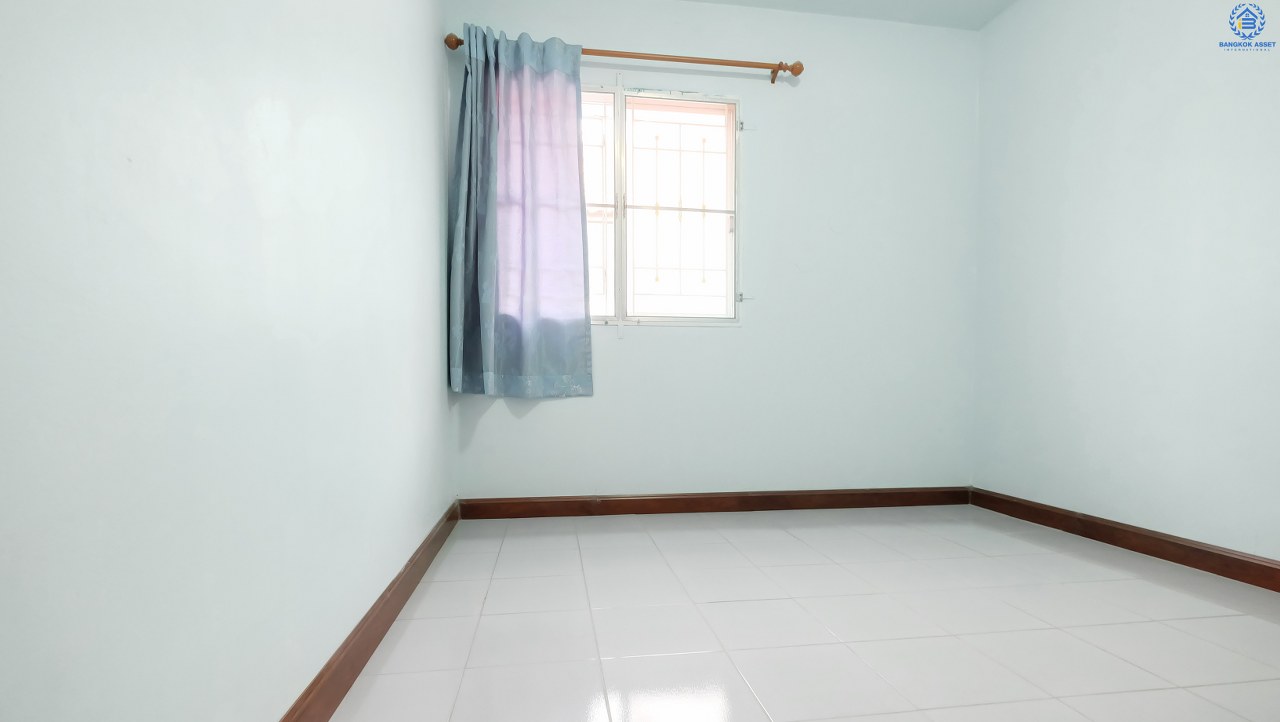 ทาวน์เฮ้าส์มือสองนนทบุรี ราคาไม่ถึง 2 ล้าน! ม.พฤกษา 39 บางใหญ่-เซ็นทรัลเวสต์เกต (ซ.แก้วอินทร์) บ้านสวย พร้อมอยู่ ฟังก์ชั่นครบครัน 3 ห้องนอน 2 ห้องน้ำ+แอร์ 2 เครื่อง บนทำเลสุดสะดวก เดินทางง่าย เพียง 10 นาที ถึงเซ็นทรัลเวสต์เกต ใกล้รถไฟฟ้าสถานี "ตลาดบางใหญ่" และจุดขึ้นทางด่วน "ศรีรัช"