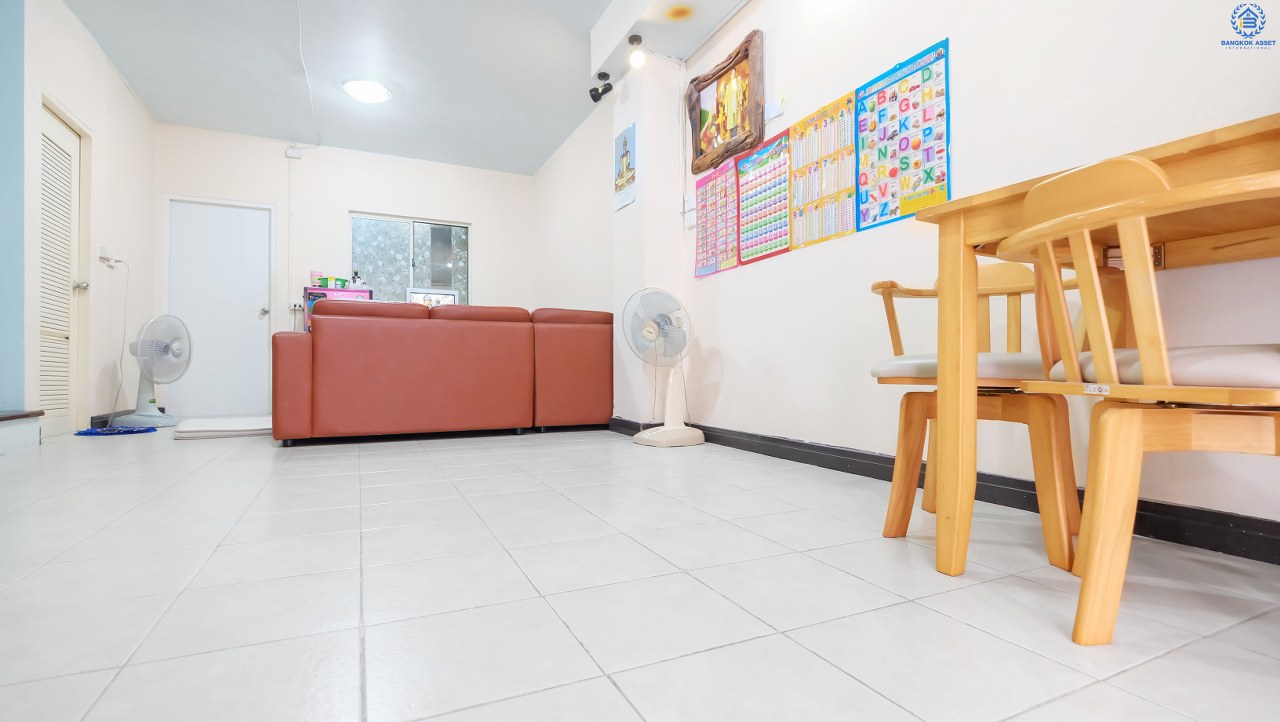 ทาวน์เฮ้าส์มือสองนนทบุรี ราคาไม่ถึง 2 ล้าน! ม.พฤกษา 39 บางใหญ่-เซ็นทรัลเวสต์เกต (ซ.แก้วอินทร์) บ้านสวย พร้อมอยู่ ฟังก์ชั่นครบครัน 3 ห้องนอน 2 ห้องน้ำ+แอร์ 2 เครื่อง บนทำเลสุดสะดวก เดินทางง่าย เพียง 10 นาที ถึงเซ็นทรัลเวสต์เกต ใกล้รถไฟฟ้าสถานี "ตลาดบางใหญ่" และจุดขึ้นทางด่วน "ศรีรัช"