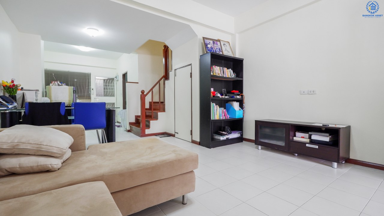 ทาวน์เฮ้าส์มือสองนนทบุรี ทำเลโซนเมือง! ม.ศุภาลัยวิลล์ งามวงศ์วาน-แคราย บ้านพร้อมอยู่ เนื้อที่ 17.1 ตร.ว. ภายในตกแต่งสวย ฟังก์ชั่นครบ! แถมเฟอร์ฯบิ้วอินท์ และแอร์ 2 เครื่อง บนสุดยอด! เข้า-ออกได้ทั้งทางรัตนาธิเบศร์ ติวานนท์ และสนามบินน้ำ ใกล้รถไฟฟ้า 2 สาย และจุดขึ้นทางด่วน "งามวงศ์วาน" ราคาเพียง 2 ล้านต้นๆ*