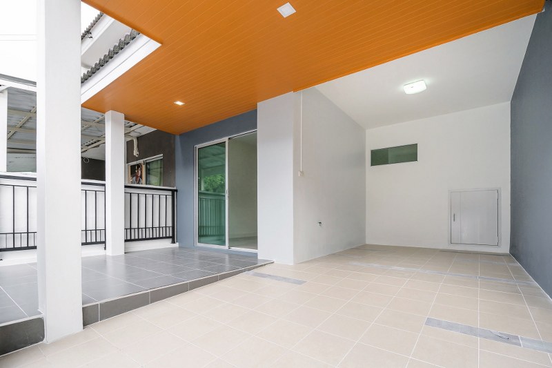 บ้านมือสองตกแต่งใหม่ ม.พฤกษาวิลล์ 63/1 นครอินทร์-พระราม5 เนื้อที่ 18.7 ตร.ว. ฟังก์ชั่น 3 ห้องนอน 2 ห้องน้ำ บนทำเลโซนเมือง! เดินทางสะดวกด้วยถนนสายหลัก (นครอินทร์)  พร้อมเชื่อมสู่หลายเส้นทางหลักได้อย่างรวดเร็ว เพียง 8 นาที ถึงวงเวียนพระราม 5