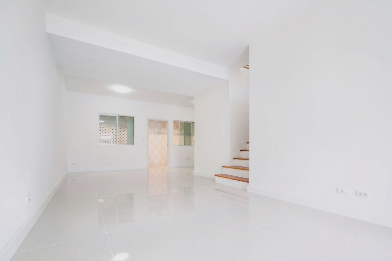 บ้านมือสองตกแต่งใหม่ ม.พฤกษาวิลล์ 63/1 นครอินทร์-พระราม5 เนื้อที่ 18.7 ตร.ว. ฟังก์ชั่น 3 ห้องนอน 2 ห้องน้ำ บนทำเลโซนเมือง! เดินทางสะดวกด้วยถนนสายหลัก (นครอินทร์)  พร้อมเชื่อมสู่หลายเส้นทางหลักได้อย่างรวดเร็ว เพียง 8 นาที ถึงวงเวียนพระราม 5