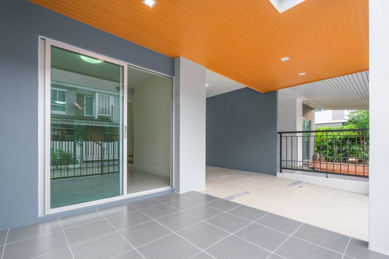 บ้านมือสองตกแต่งใหม่ ม.พฤกษาวิลล์ 63/1 นครอินทร์-พระราม5 เนื้อที่ 18.7 ตร.ว. ฟังก์ชั่น 3 ห้องนอน 2 ห้องน้ำ บนทำเลโซนเมือง! เดินทางสะดวกด้วยถนนสายหลัก (นครอินทร์)  พร้อมเชื่อมสู่หลายเส้นทางหลักได้อย่างรวดเร็ว เพียง 8 นาที ถึงวงเวียนพระราม 5